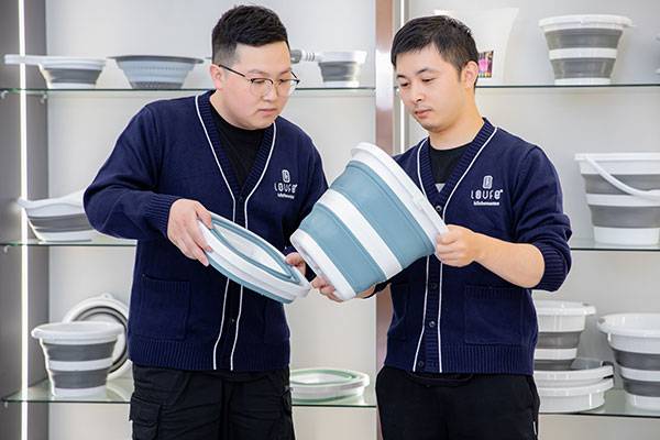 staff folding buckets
